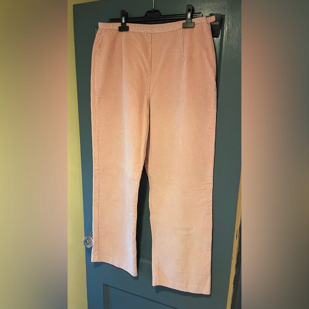 Wide well corduroy Izod Pants. Size: 14.